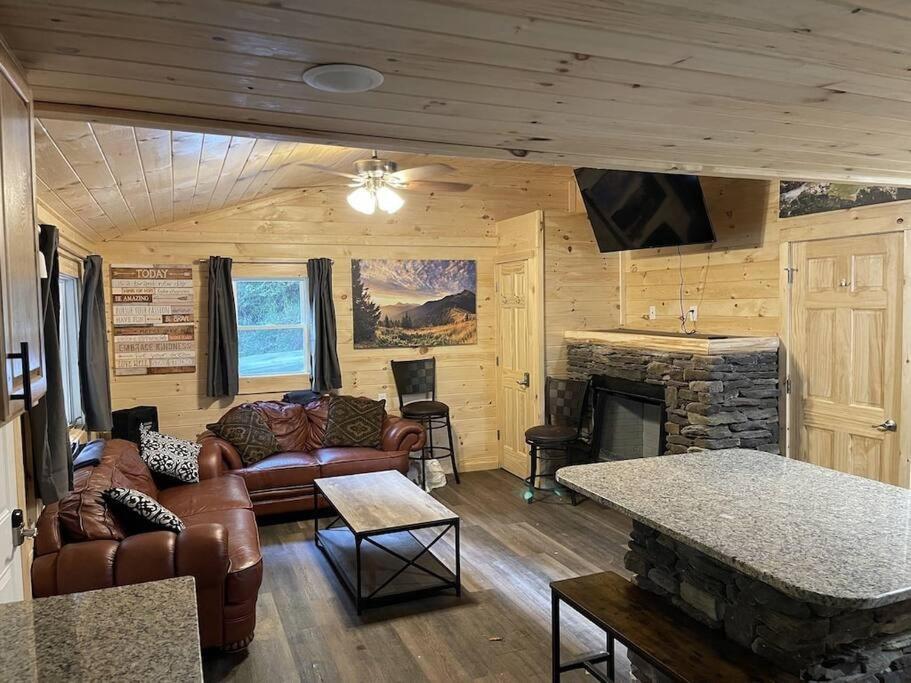 Creekside 3 Bedroom 2 Bath Cabin On Private Creek 班纳埃尔克 外观 照片